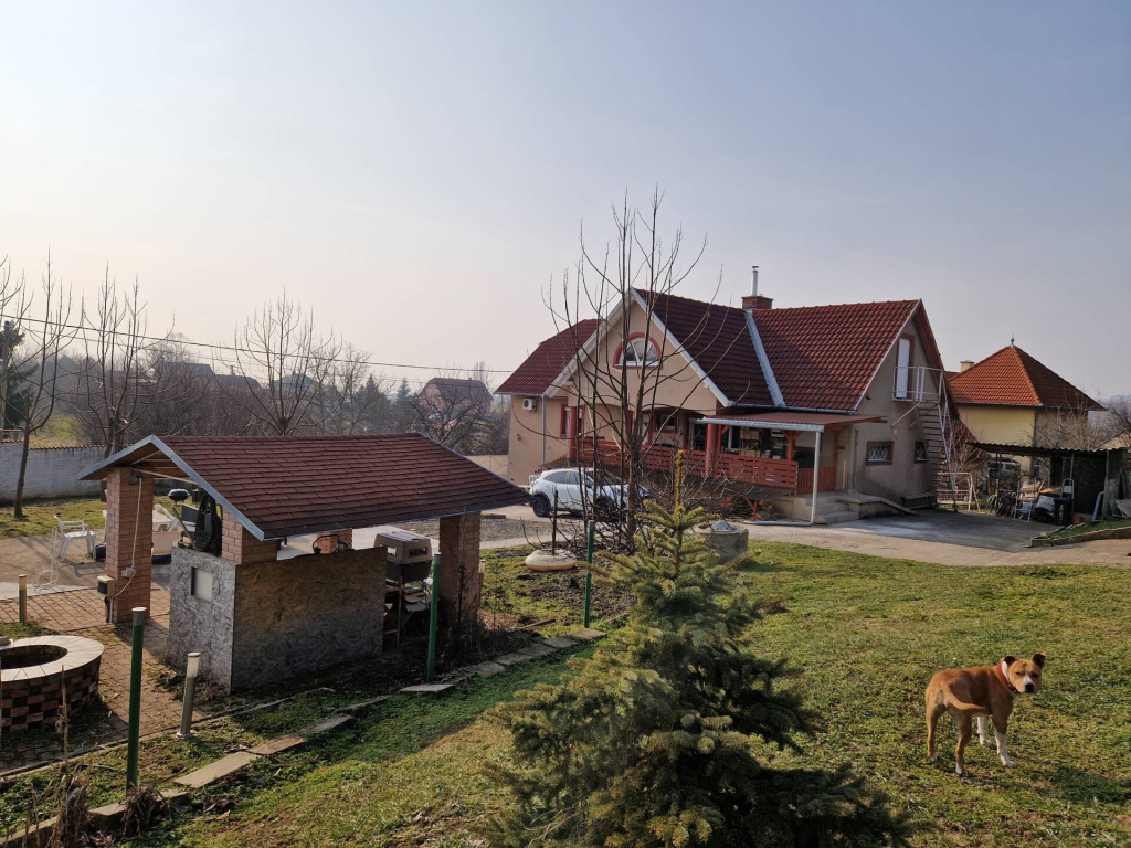 Pécs, Pécs-Mecsekszabolcson békés, nyugodt környezetben családi ház eladó!