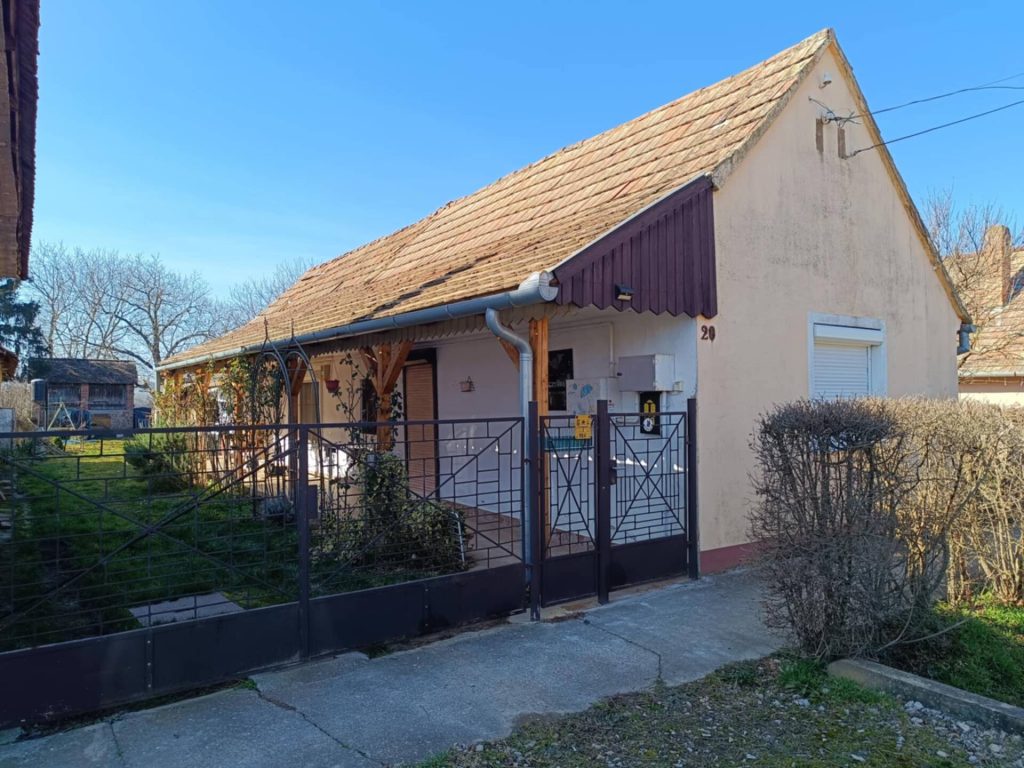Szava, Baranyában, Villány és Harkány környékén egy kis faluban “mézeskalács ház”eladó