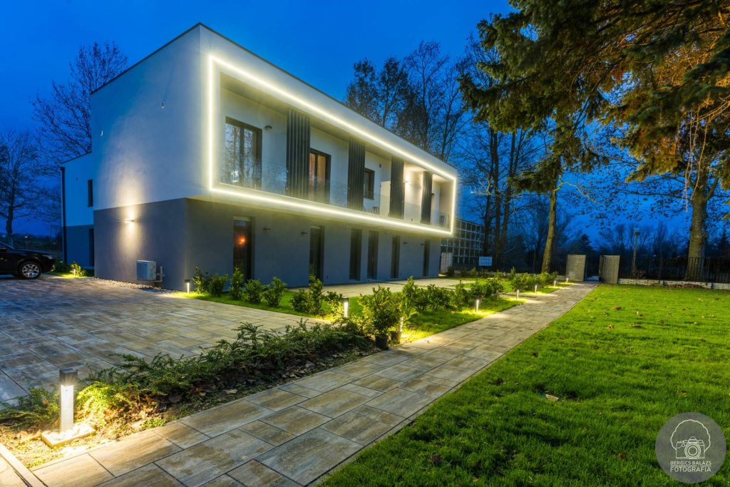 Siklós, Siklóson új építésű, kertkapcsolatos lakás eladó