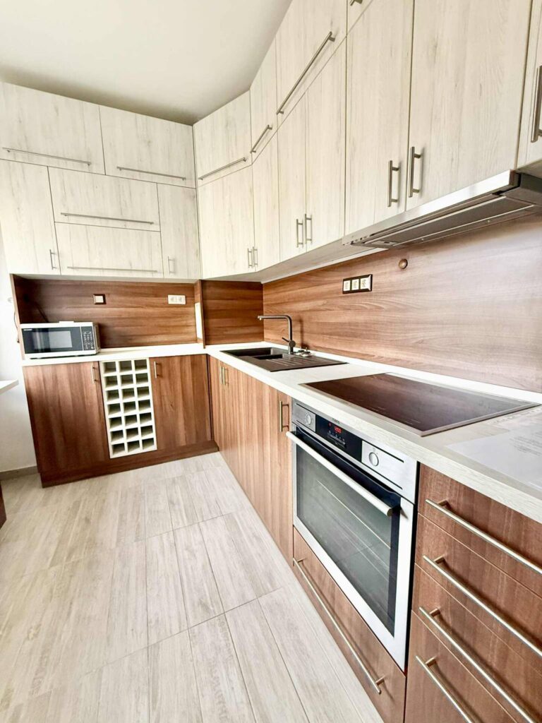 Pécs, Pécs–Uránvárosban, a Kőrösi Csoma Sándor utcában 49 nm-es, 2 szobás lakás kiadó