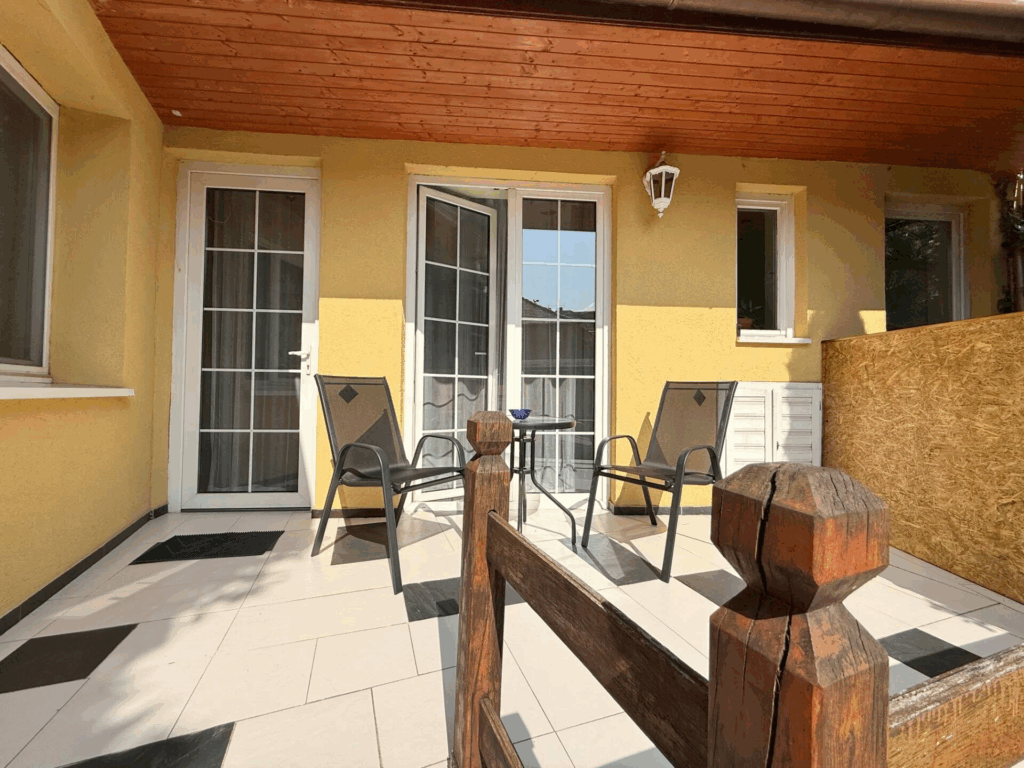 Pécs, Pécs-belváros határán 130 nm-es lakás eladó