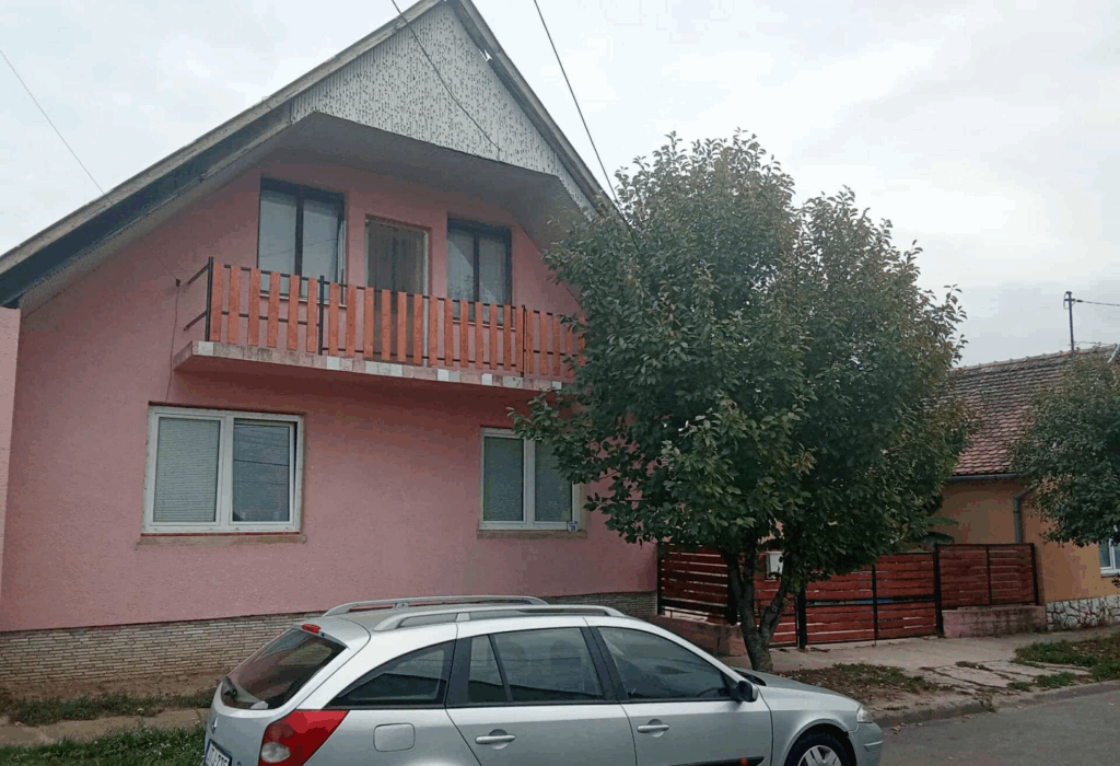 Siklós, Siklós családi házas övezetében, 2 generáció lakhatására is kialakítható, 160 nm-s ház eladó