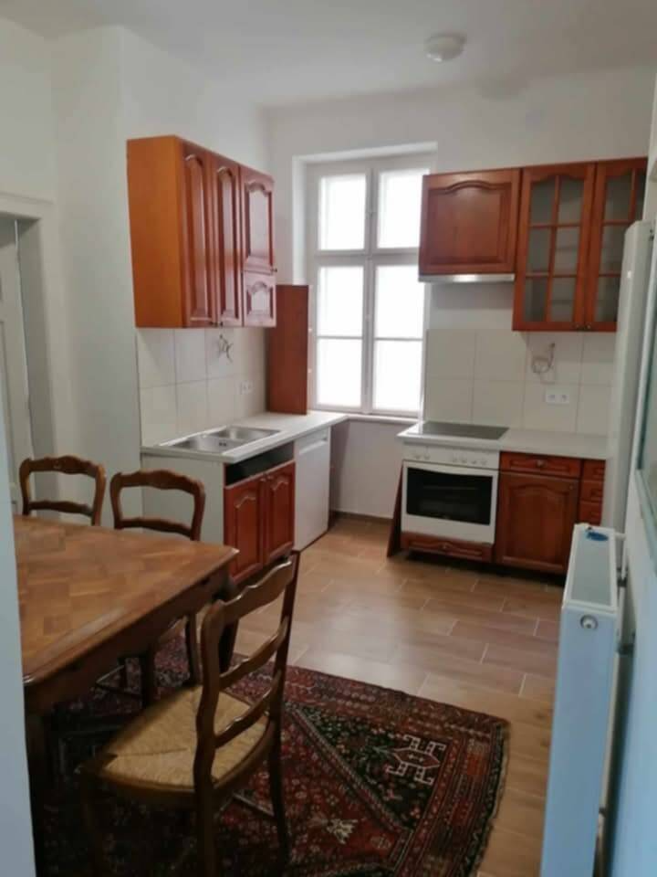 Pécs, Pécs belvárosában 2 hálós, bútorozott albérlet kiadó