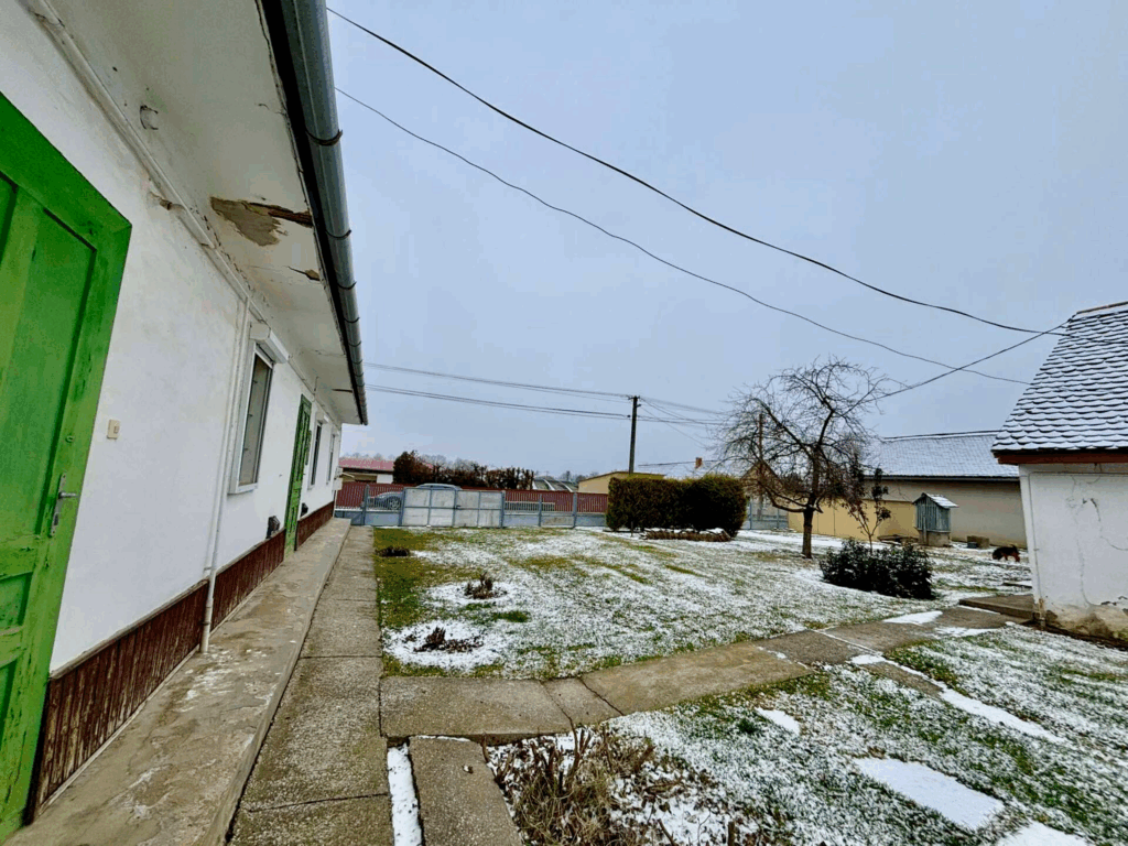 Töttös, Eladó paraszt ház Töttösön, gazdasági épületekkel, nagy telekkel