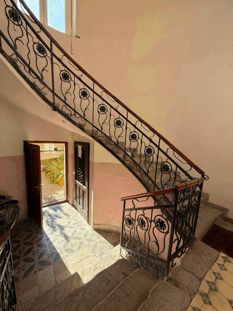 Pécs, Pécs szívében felújított kis garzon eladó