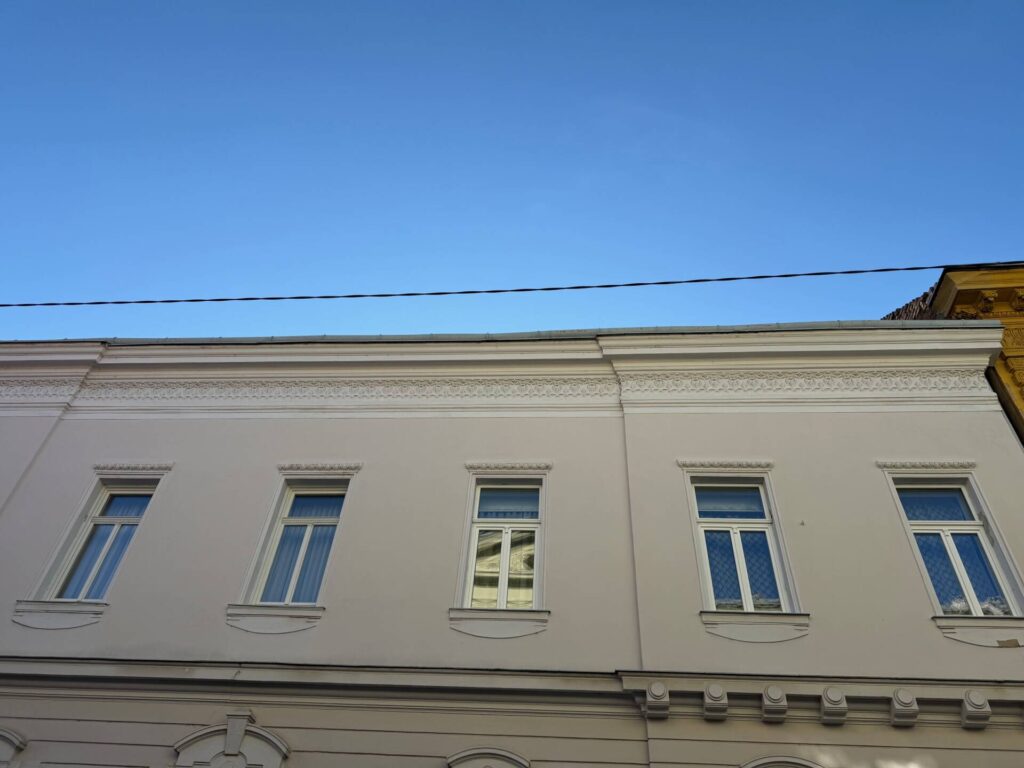 Pécs, Pécs belvárosában Mária utcában belső udvari felújított lakás eladó